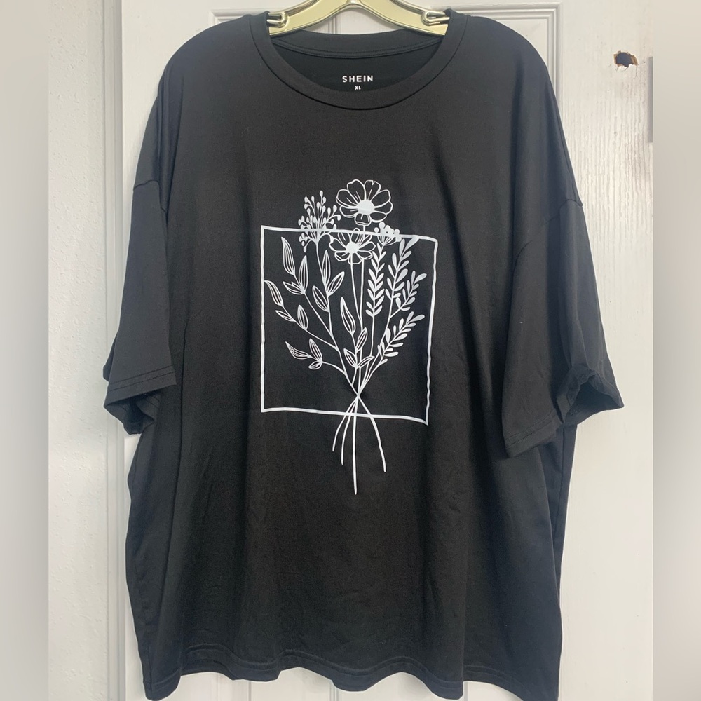 **NEW Ladies T-shirt XL